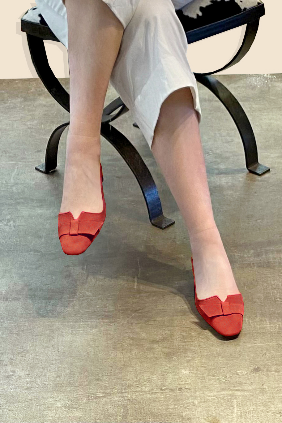 Scarlet red women's slingback shoes. Square toe. Low kitten heels. Worn view - Florence KOOIJMAN